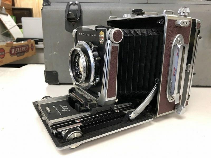 LINHOF MODEL IV TECHNIKA IN WONDERFUL ESATATE, WELL: LINHOF MODEL IV TECHNIKA IN WONDERFUL ESATATE, WELL CARED CONDITION. FROM LOCAL ESTATE OF A DOCTOR, IN CASE, WITH ACCESSORIES AS PICTURED. PRISTINE CONDITION, INSIDE, HAS A STICKER ON TOP OF CASE (DOS