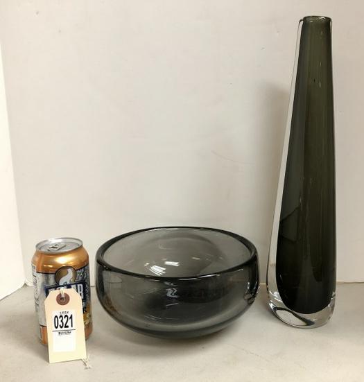(2) ORREFORS SMOKED GLASS VASE AND BOWL, BOTH SIGNED,: (2) ORREFORS SMOKED GLASS VASE AND BOWL, BOTH SIGNED, IN VERY GOOD ESTATE CONDITION. VASE MEASURES 15" HIGH, BOWL 8" ACROSS. FROM HUDSON VALLEY ESTATE.