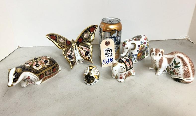 (6) ROYAL CROWN DERBY ANIMALS, ETC. INCL. OLD IMARI: (6) ROYAL CROWN DERBY ANIMALS, ETC. INCL. OLD IMARI BADGER, BUMBLEBEE, HARI, LUCKY CHARM, SOUTHWELL STOAT & OLD IMARI SOLID GOLD BAND BUTTERFLY.