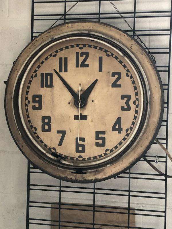 OLD ELECTRIC NEON CLOCK COMPANY NEON CLOCK, FROM DON'S: OLD ELECTRIC NEON CLOCK COMPANY NEON CLOCK, FROM DON'S & SON TOWING GARAGE IN ROSENDALE, N.Y. CORD CUT, BEEN ON THE WALL ALONG TIME, WE DUSTED IT OFF AND PICTURED IT. MEASURES 25" ACROSS, NEOPN BULBS
