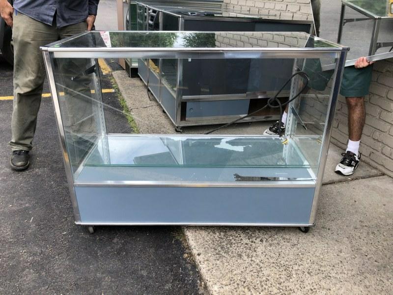 FLOOR MODEL LIGHTED SHOWCASE, FORMERLY FROM LONDON: FLOOR MODEL LIGHTED SHOWCASE, FORMERLY FROM LONDON'S DEPARTMENT STORE IN KINGSTON, NEW YORK. IN VERY NICE CONDITION, HAS GLASS SHELVES, BACK DOORS, HOUSED INDIAN HEAD COLLECTION FROM LOCAL GENTLEMAN'S