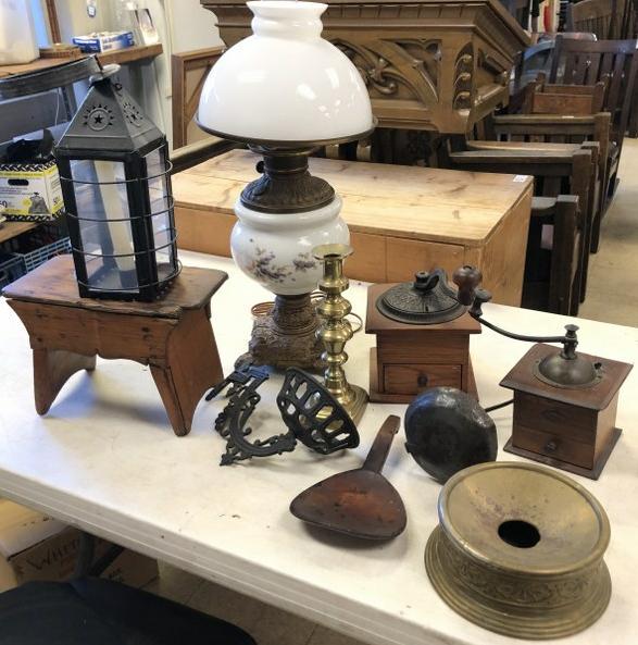 MISC. COUNTRY LOT, ACCESSORIES FROM LOCAL ESTATE,: MISC. COUNTRY LOT, ACCESSORIES FROM LOCAL ESTATE, COFFEE GRINDERS, LAMP, SPITOON, ETC. GOOD LOT FOR A DEALER.