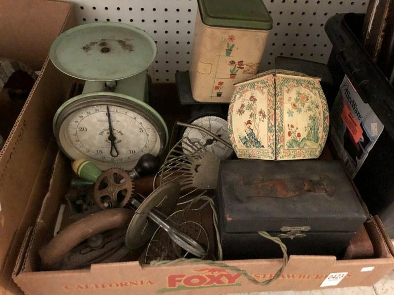 BOXLOT OLDER ESTATE KITCHEN RELATED ITEMS, WITH 2 OLD: BOXLOT OLDER ESTATE KITCHEN RELATED ITEMS, WITH 2 OLD IRONS, TINS, ETC.