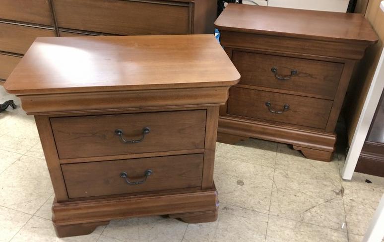 PAIR CLEAN 2 DRAWER NIGHT STANDS FROM LOCAL ESTATE.: PAIR CLEAN 2 DRAWER NIGHT STANDS FROM LOCAL ESTATE.