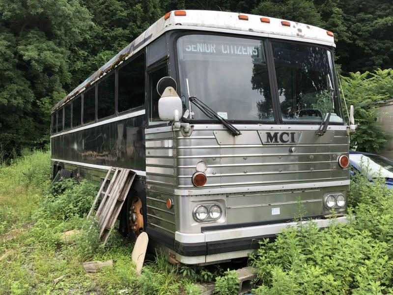 1983 MCI BUS, LAST REGISTERED 2002, VIN NUMBER: 1983 MCI BUS, LAST REGISTERED 2002, VIN NUMBER 1TVAAH7A4DR004004. INSIDE APPEARS TO HAVE BEEN A TRAVELING HOME, OR MOTOR HOME APPEARANCE. LIKE A TIME WARP, AND LEFT THE WAY IT WASâ€¦.ALL TOW TRUCK