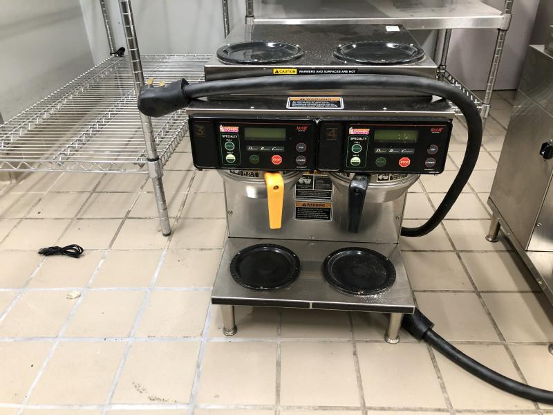 BUNN MODEL AXIOM2/2TWIN 3 BATCH NO POTS INCLUDED. THIS: BUNN MODEL AXIOM2/2TWIN 3 BATCH NO POTS INCLUDED. THIS LOCATION IS LOCATED AT 295 WALL STREET, KINGSTON, NEW YORK 12401, IT CAN BE PREVIEWED BY APPOINTMENT ONLY (845) 389-1933. ALL ITEMS ARE SOLD IN A