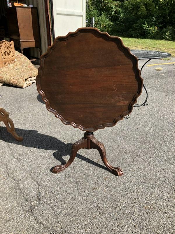 MAHOGANY CLAW FOOT PIE CRUST TILT TOP STAND, CIRCA: MAHOGANY CLAW FOOT PIE CRUST TILT TOP STAND, CIRCA 1930'S, ESTATE CONDITION, PART OF UNDERSIDE OF TABLE IS STARTING TO LIFT, MEASURES 28" ACROSS.