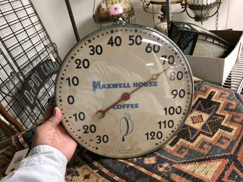 OLDER MAXWELL HOUSE COFFEE WALL THERMOMETER, ROUNDED: OLDER MAXWELL HOUSE COFFEE WALL THERMOMETER, ROUNDED GLASS, MADE BY T.W.O'CONNELL & CO. CHICAGO, ILL MEASURES 12.25" ACROSS. ESTATE FOUND CONDITION.