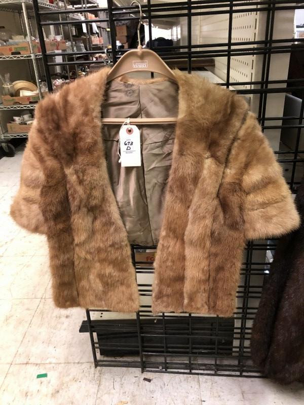 OLDER MINK CAPE, NICE ESTATE CONDITION.: OLDER MINK CAPE, NICE ESTATE CONDITION.