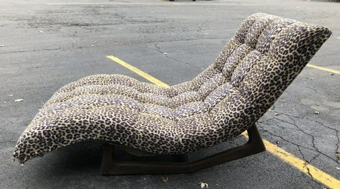 ADRIAN PEARSALL (?) MID CENTURY CHAISE LOUNGE ROCKER,: ADRIAN PEARSALL (?) MID CENTURY CHAISE LOUNGE ROCKER, IN AS FOUND CONDITION, FROM WOODSTOCK, N.Y. ESTATE, UPHOLSTERY NEEDS TO BE REDONE, AND WOOD BASE NEEDS TO BE GLUED IN A FEW CONNECTING JOINTS. MEA