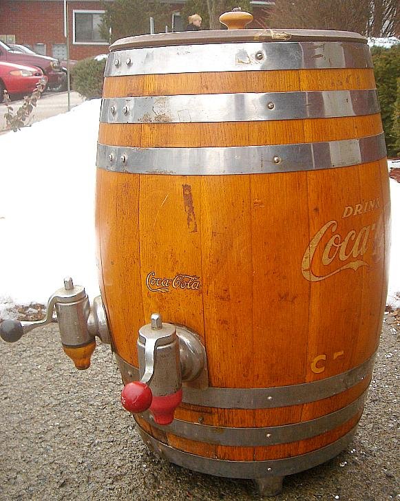 COCA COLA RICHARDSON ROOT BEER WOOD KEG DISPENSER, NICE: COCA COLA RICHARDSON ROOT BEER WOOD KEG DISPENSER, NICE ORIGINAL CONDITION, MEASURES 24" HIGH, INSERTS INTACT, OAK WOOD IN GOOD ORIGINAL CONDITION