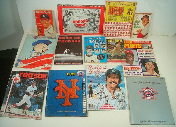 MIXED OLDER BASEBALL EPHEMERA & RELATED LOT INCLUDING R: MIXED OLDER BASEBALL EPHEMERA & RELATED LOT INCLUDING ROOGIES BUMP 1954 BROOKLYN DODGERS MOVIE PROMO FLYER, STORE PUNCHBOARD, YEARBOOKS, MAGAZINES, BOOKS, ETC.