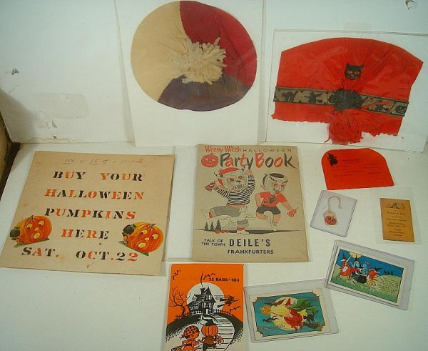 MIXED OLDER HALLOWEEN EPHEMERA LOT INCLUDING DECORATION: MIXED OLDER HALLOWEEN EPHEMERA LOT INCLUDING DECORATIONS, POSTCARDS AND RELATED