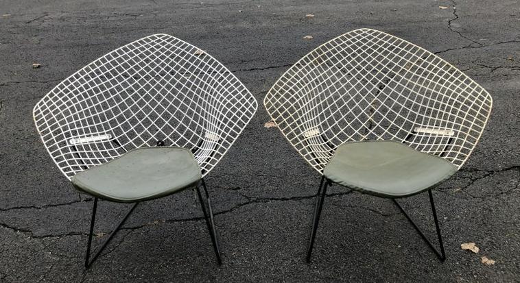 PAIR KNOLL HARRY BERTOIA DIAMOND CHAIRS, WITH ORIGINAL: PAIR KNOLL HARRY BERTOIA DIAMOND CHAIRS, WITH ORIGINAL LEATHER SEAT CUSHIONS. FROM WOODSTOCK, N.Y. ESTATE. GOOD OVERALL CONDITION.* JUST NOTICED STUFFING LEAKING OUT OF BOTTOMS ON BOTH CHAIRS, POWDER