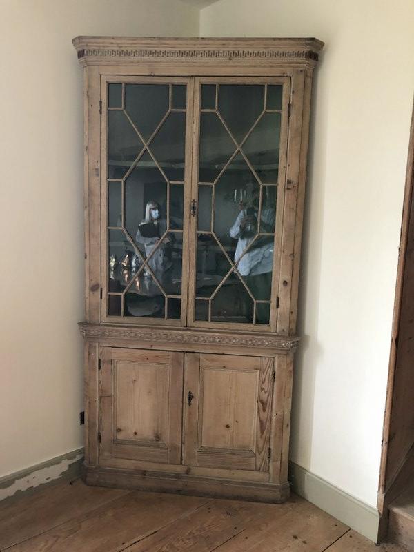 GEORGE III PINE CORNER CUPBOARD, ENGLISH, 19TH CENTURY,: GEORGE III PINE CORNER CUPBOARD, ENGLISH, 19TH CENTURY, 7'9" HIGHX 41" WIDE, 2 PART, FROM COLUMBIA COUNTY ESTATE, HAS SOME OF THE DENTAL MOLDING TRIM REPLACED, GOOD LOOKING CORNER CABINET W/GREEN INTE