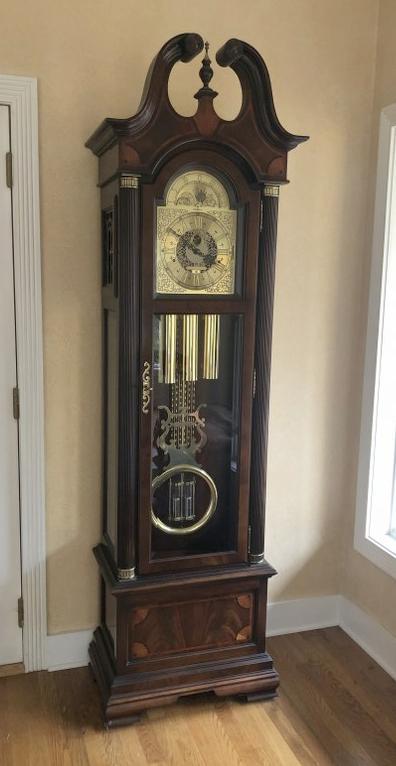HOWARD MILLER MAHOGANY INLAID GRANDFATHER'S CLOCK: HOWARD MILLER MAHOGANY INLAID GRANDFATHER'S CLOCK W/BELL INLAY ON TOP AND BOTTOM, MEASURES 87" HIGH, 21" WIDE, 13" DEEP, IN EXCELLENT CONDITION, FROM LOCAL ESTATE