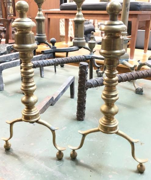 SWEET PAIR EARLY BRASS ANDIRONS, FROM COLUMBIA COUNTY,: SWEET PAIR EARLY BRASS ANDIRONS, FROM COLUMBIA COUNTY, N.Y. ESTATE, MEASURE 15" HIGH, VERY GOOD ESTATE FOUND CONDITION.