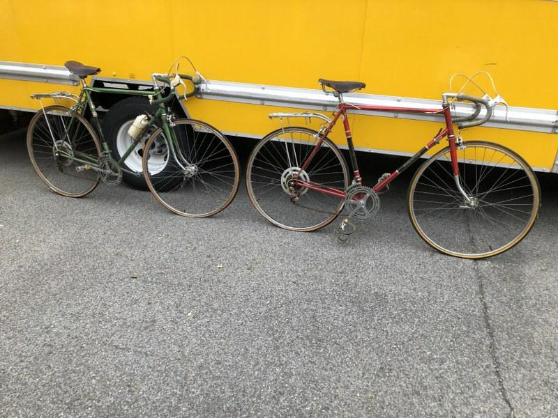 (2) VINTAGE RALEIGH 10 SPEED BICYCLES, WERE HANGING: (2) VINTAGE RALEIGH 10 SPEED BICYCLES, WERE HANGING DROM CEILING IN LOCAL ESTATE WE LIQUIDATED, IN NEED OF OVERHAUL, GOOD WINTER PROJECT ON THESE BEAUTIES, GRAND PRIX MODELS. OLD SCHOOLâ€¦.