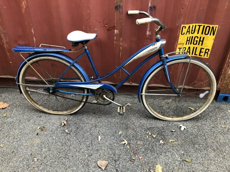 1950'S OR 60'S J C HIGGINS FLIGHT LINER GIRLS BICYCLE,: 1950'S OR 60'S J C HIGGINS FLIGHT LINER GIRLS BICYCLE, IN AS FOUND ESTATE CONDITION, WAS HANGING IN LOCAL ESTATES GARAGE. AS IS CONDITION, STARTING TO RUSTâ€¦..BONES ARE THEREâ€¦..