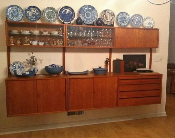 TEAK MID CENTURY DANISH MODERN 6 PIECE WALL UNIT, WITH: TEAK MID CENTURY DANISH MODERN 6 PIECE WALL UNIT, WITH SLIDING DOORS, DRAWERS, AND SHELVES INSIDE. IN WONDERFUL WELL TAKEN CARE OF, WAS IN ALBANY, N.Y. ESTATE, WHERE THE THOMAS MOSER PIECES CAME FROM.