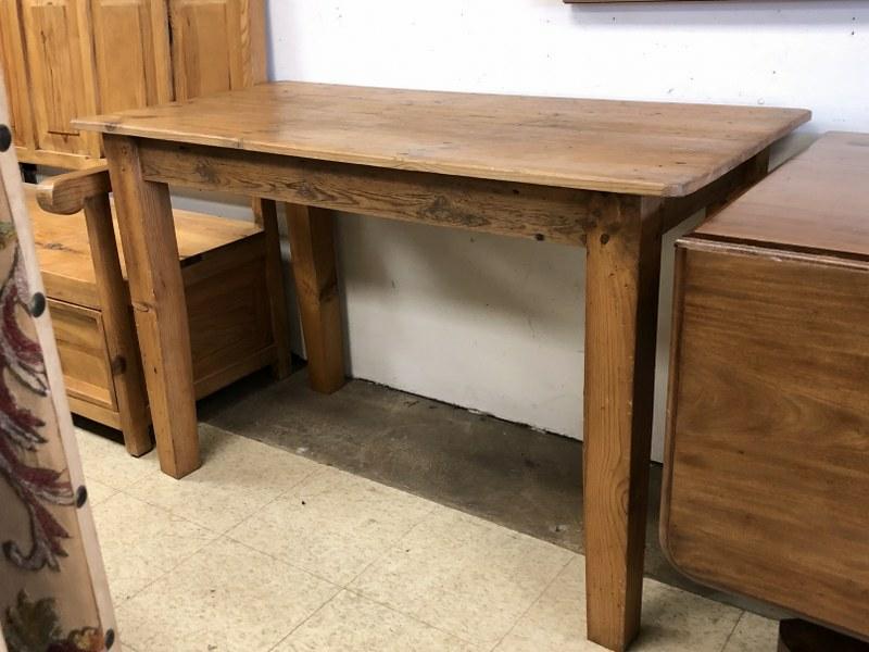 NICE PINE COUNTRY WORK TABLE, PEGGED, PURCHASED FROM A: NICE PINE COUNTRY WORK TABLE, PEGGED, PURCHASED FROM A & S YEARS AGO, FROM NYC WEEKENDERS COUNTRY HOME. MEASURES 48" X 24" X 30" HIGH. IN VERY NICE CONDITION.