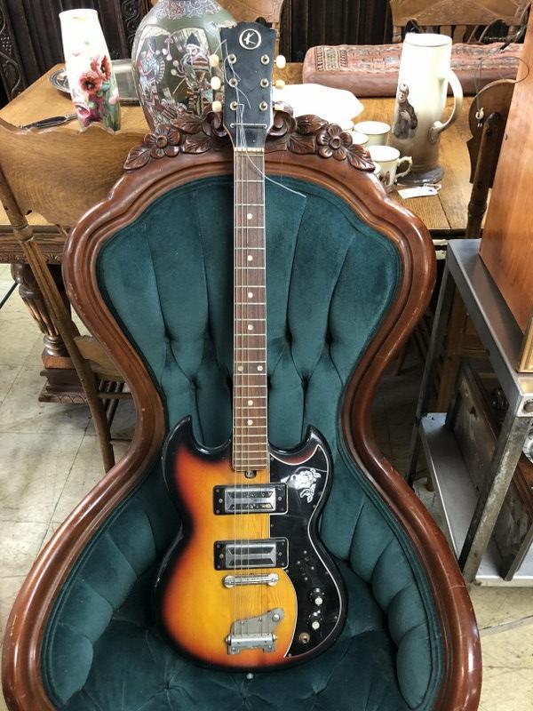 VINTAGE ELECTRIC GUITAR FROM BEARSVILLE, N.Y. RECORDING: VINTAGE ELECTRIC GUITAR FROM BEARSVILLE, N.Y. RECORDING STUDIO, IN AS FOUND CONDITION, HAS A (K) ON TOP, MODEL NUMBER K-2T, SERIAL NUMBER 11393, MADE IN JAPAN. 6 STRINGS, I SEE NO DAMAGE. MEASURES 39"
