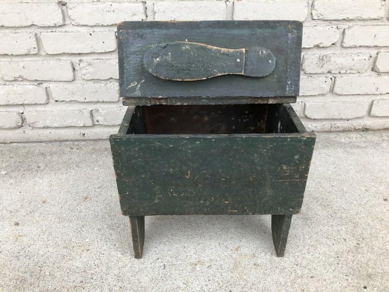 FOLKY OLD GREEN PAINT SHOE SHINE BOX, FROM COLUMBIA: FOLKY OLD GREEN PAINT SHOE SHINE BOX, FROM COLUMBIA COUNTY ESTATE. MEASURES 12" H X 12" WIDE X 10" DEEP.