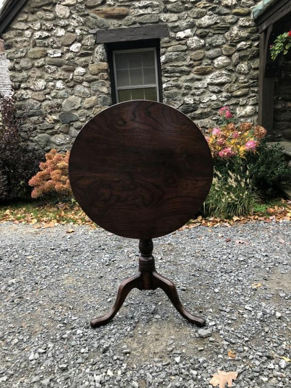 GEORGE I MAHOGANY TILT TOP TEA TABLE, ENGLISH, MID 18TH: GEORGE I MAHOGANY TILT TOP TEA TABLE, ENGLISH, MID 18TH CENTURY, FROM COLUMBIA COUNTY, N.Y. ESTATE, MEASURES 27" HIGH X 26" DIAMETER. NICE ESTATE CONDITION.