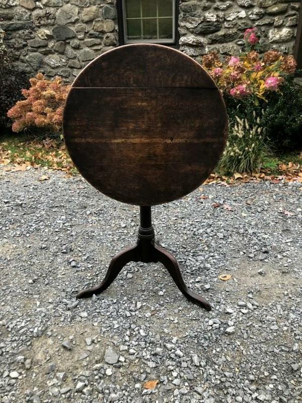 GEORGE III OAK CANDLESTAND, ENGLISH, LATE 18TH C,: GEORGE III OAK CANDLESTAND, ENGLISH, LATE 18TH C, APPROX. 29" HIGH X 34" D. FROM COLUMBIA COUNTY ESTATE. (HAS SPLIT ON TOP, NEEDS TO BE RE GLUED ).