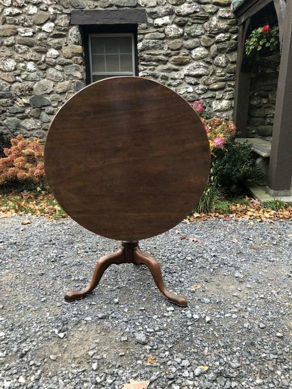 GEORGE III MAHOGANY TEA TABLE, ENGLISH, MID 18TH: GEORGE III MAHOGANY TEA TABLE, ENGLISH, MID 18TH CENTURY, MEASURES 34" HIGH X 28" DIAMETER, FROM COLUMBIA COUNTY, N.Y. ESTATE.