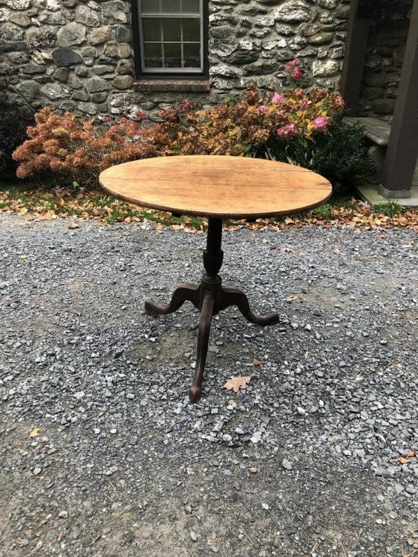 GEORGE III OAK TEA TABLE, ENGLISH, MID 18TH CENTURY,: GEORGE III OAK TEA TABLE, ENGLISH, MID 18TH CENTURY, 34" HIGH X 28" DIAMETER, FROM COLUMBIA COUNTY, N.Y. ESTATE. ESTATE GOOD CONDITION. SOME SPLITS ON TOP.