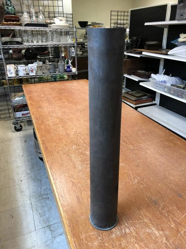 28.5" HIGH BRASS SHELL CASING, MY GUESS IS WW II.: 28.5" HIGH BRASS SHELL CASING, MY GUESS IS WW II.
