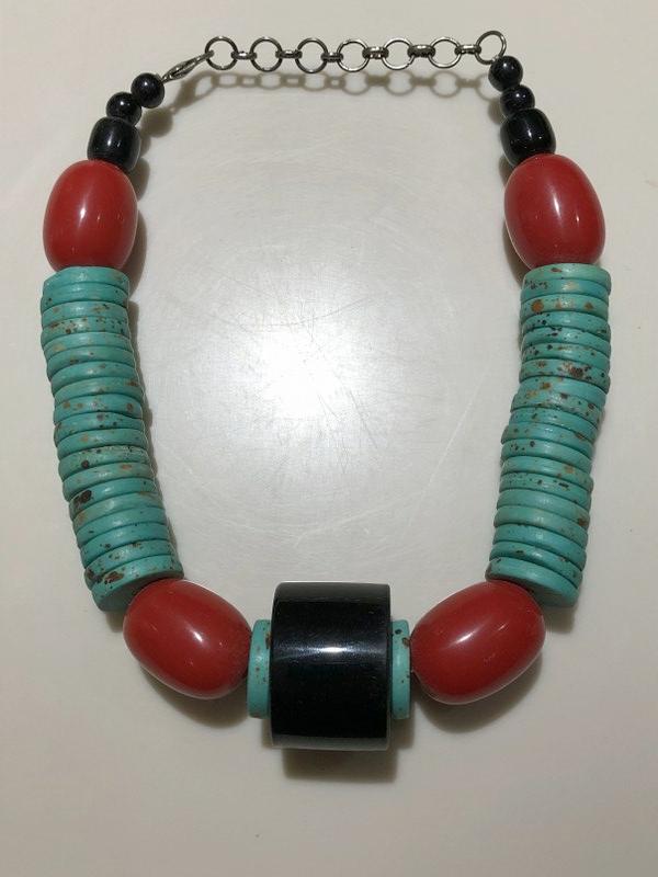 1960'S OR 70'S IS MY GUESS, COLORFUL NECKLACE, I THINK: 1960'S OR 70'S IS MY GUESS, COLORFUL NECKLACE, I THINK THE BLUE IS MAN MADE, TO LOOK LIKE TURQUOISE, AND PLASTIC LIKE BEADS, TO LOOK LIKE BAKELITE. GOOD LOOKING, FROM ESTATE IN KINGSTON. MEASURES 8.75