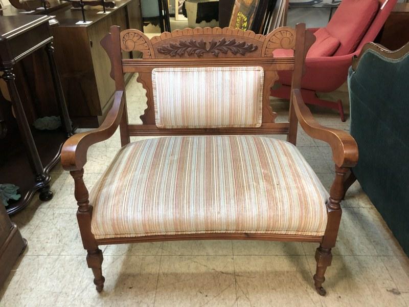 SWEET EASTLAKE SETTEE, FROM NICE DUTCHESS COUNTY, N.Y.: SWEET EASTLAKE SETTEE, FROM NICE DUTCHESS COUNTY, N.Y. ESTATE, MEASURES 33" ACROSS.