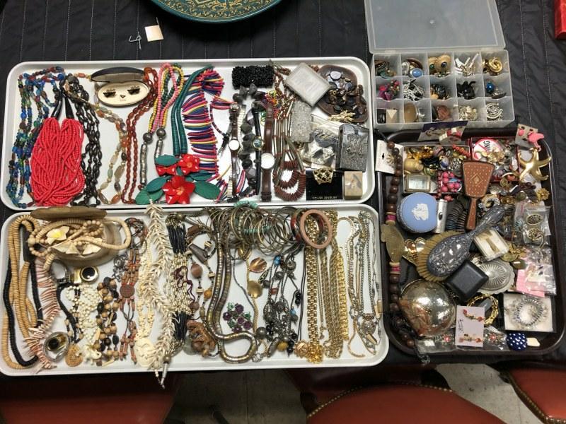 LARGE LOT MISC. OLDER AND CONTEMPORARY COSTUME JEWELRY,: LARGE LOT MISC. OLDER AND CONTEMPORARY COSTUME JEWELRY, LADIES ACCESSORIES, ETC. FROM ESTATE IN KINGSTON, N.Y. GOOD LOT TO SORT OUT.