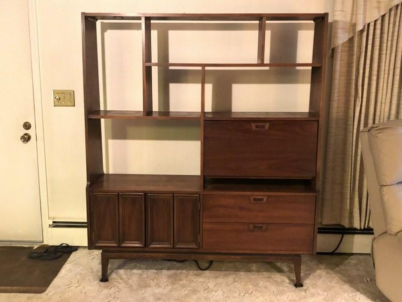 MID CENTURY DANISH MODERN LOOKING SHELF UNIT, WITH DROP: MID CENTURY DANISH MODERN LOOKING SHELF UNIT, WITH DROP DOWN DESK, 2 DRAWERS, AND 2 DOORS, STILL IN THE HOUSE IN KINGSTON FOR PREVIEW AND PICK UP AFTER SALE. THIS IS IN REMARKABLE CONDITION, WALNUT, O
