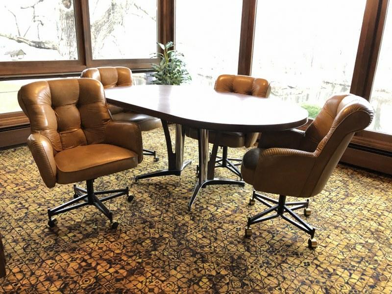 DOUGLAS INDUSTRIES CIRCA 1960'S - 70'S TABLE AND 4: DOUGLAS INDUSTRIES CIRCA 1960'S - 70'S TABLE AND 4 SWIVEL CHAIRS, GREAT LOOKING BASE, CHAIRS IN REMARKABLE CONDITION, AS IS THE WALNUT FORMICA TOP TABLE, WITH LEAVE IN, AS YOU SEE IT, IT MEASURES AS I