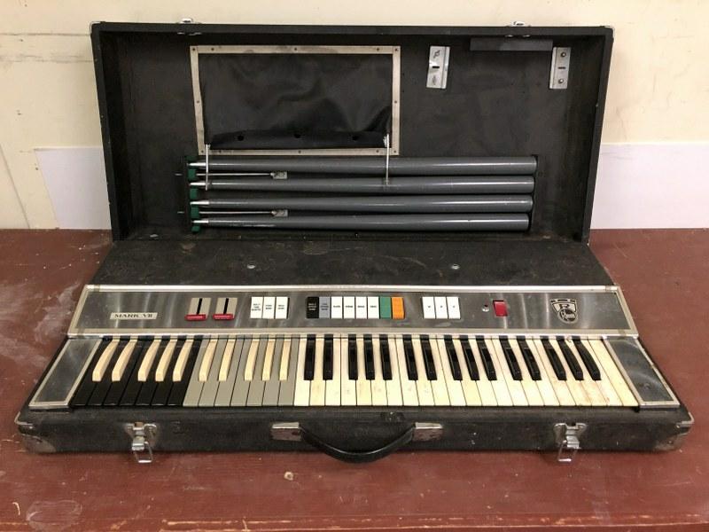 RHEEM MARK VII 1960'S COMPACT COMBO ELECTRIC ORGAN.: RHEEM MARK VII 1960'S COMPACT COMBO ELECTRIC ORGAN. MEASURES 38.5" ACROSS, MADE IN JAPAN. ALL THIS RECORDING EQIUIPMENT WE ARE SELLING, IS FROM AN OLDER RECORDING STUDIO, OUTSIDE OF WOODSTOCK, NEW YOR