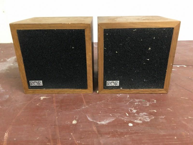 PAIR AUDIO RESEARCH ROR E3 STUDIO RECORDING SPEAKERS,: PAIR AUDIO RESEARCH ROR E3 STUDIO RECORDING SPEAKERS, MEASURE 6.5" HIGH X 6.5" WIDE X 5.5" DEEP. NICE OVERALL BODY CONDITION. ALL THIS RECORDING EQIUIPMENT WE ARE SELLING, IS FROM AN OLDER RECORDING S
