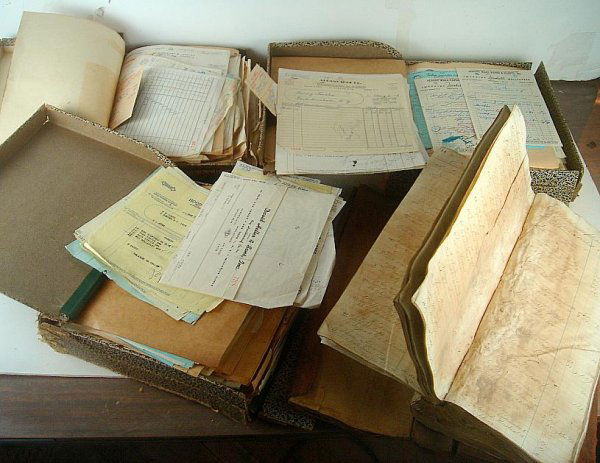 3 1940'S BOXES OF OLD BILLHEADS, ETC AND 1 EARLY L: 3 1940'S BOXES OF OLD BILLHEADS, ETC AND 1 EARLY LEDGER, 100'S OF BILLHEADS, ROUGH CONDITION