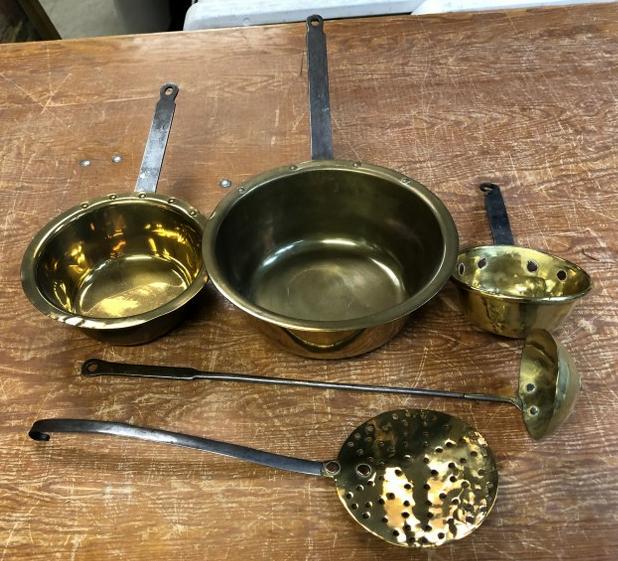(5) PCS. OLDER BRASS COOKWARE INCL. 3 POTS WITH IRON: (5) PCS. OLDER BRASS COOKWARE INCL. 3 POTS WITH IRON HANDLES, LONG LADLE AND FLAT PIECE WITH HOLES. POTS MEASURE 11.5" LONG, 15.5" LONG & 20" LONG. THE LADLE IS 20" LONG AND OTHER UTENSIL IS 18" LONG.