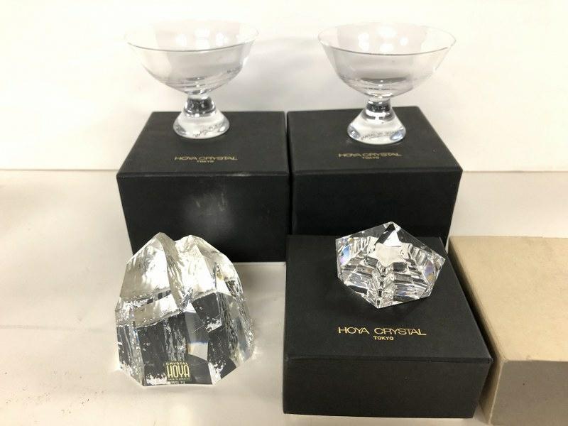 (4) PCS. HOYA CRYSTAL INCL. ICEBERG PAPERWEIGHT (NO: (4) PCS. HOYA CRYSTAL INCL. ICEBERG PAPERWEIGHT (NO BOX), SMALL PAPERWEIGHT IN BOX ($295 RETAIL), AND 2 MATCHING CUPS IN BOXES. ALL IN EXCELLENT ESTATE CONDITION.