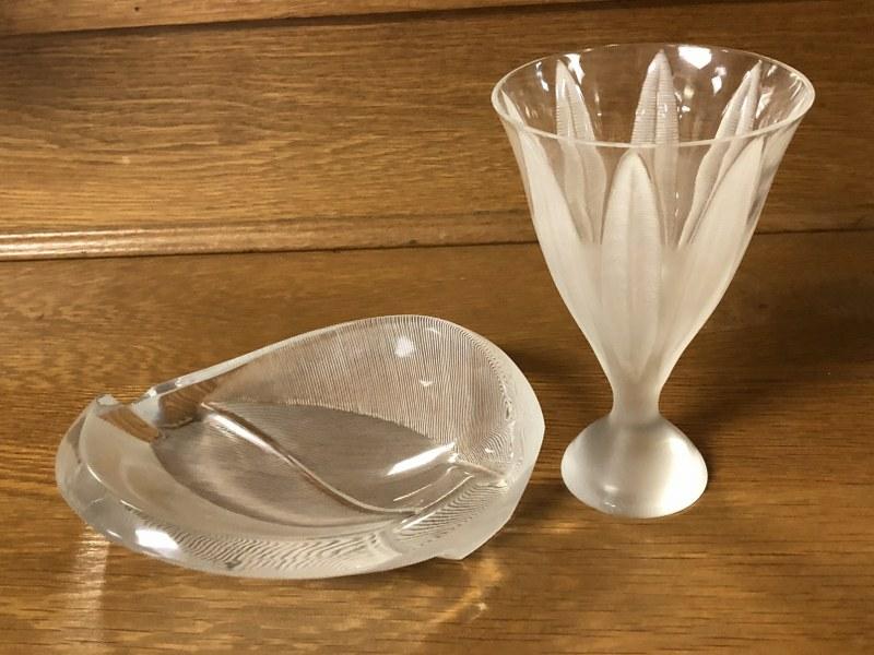 LALIQUE (2) PCS. INCL. ASHTRAY & ART GLASS WATER: LALIQUE (2) PCS. INCL. ASHTRAY & ART GLASS WATER GOBLET, BOTH SIGNED IN EXCELLENT CONDITION, FROM LOCAL ESTATE, ASHTRAY IS 7.5" LONG AND GOBLET IS ( FROSTED FERN PATTERN) 6.25" HIGH.