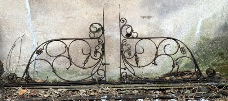 (2) IRON ARCHITECTURAL ELEMENTS, POSSIBLY OFF THE TOP: (2) IRON ARCHITECTURAL ELEMENTS, POSSIBLY OFF THE TOP OF GATES, NOT SURE. FROM BROOKLYN, N.Y. HOARD OF GREAT IRON FENCING AND ARCHITURAL ITEMS. GREAT LOOKING. MEASURE 36" HIGH X 49.25" WIDE. AVAILABLE