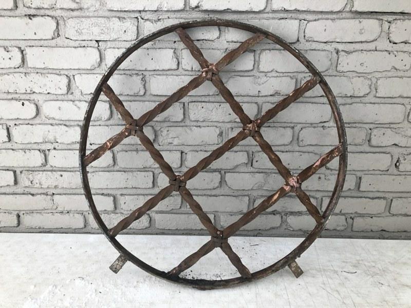 WONDERFUL IRON ROUND ARCHITECTURAL ELEMENT, FOUND IN: WONDERFUL IRON ROUND ARCHITECTURAL ELEMENT, FOUND IN THE BROOKLYN YARD FROM ESTATE WE ARE LIQUIDATION, GOOD LOOKING, POSSIBLY FOR A TABLE TOP, GARDEN, ETC. MEASURES 27.75" ACROSS, THE RIM IS 1 5/8" HI