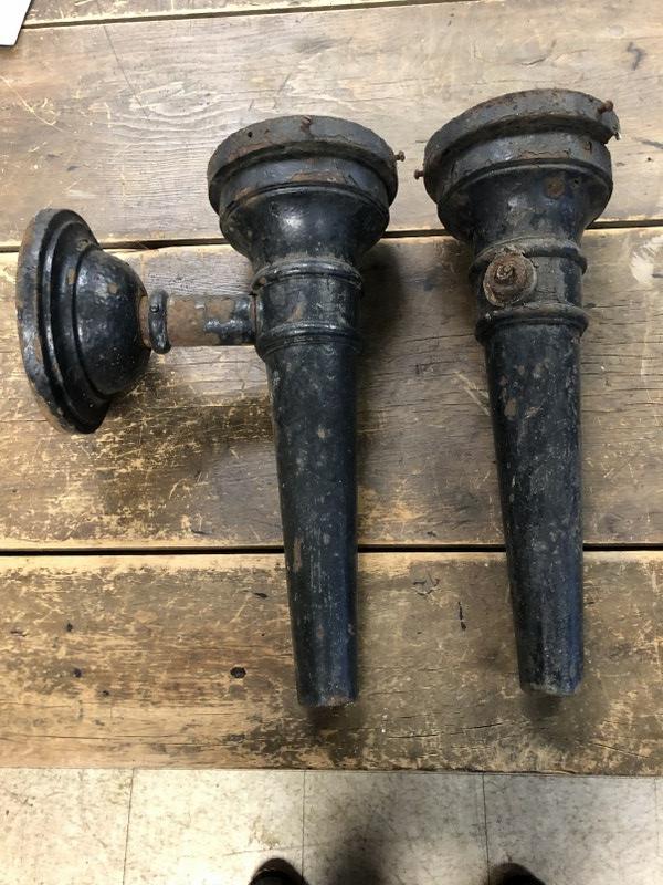 AS FOUND CAST IRON PR. WALL SCONCES, ONE IS AS/IS WITH: AS FOUND CAST IRON PR. WALL SCONCES, ONE IS AS/IS WITH BROKEN BODY AND MISSING WALL PLATE, OTHER ONE IS INTACT, FROM THE BROOKLYN, N.Y. ESTATE WE ARE LIQUIDATING. NO GLOBES, MEASURE 18" HIGH.