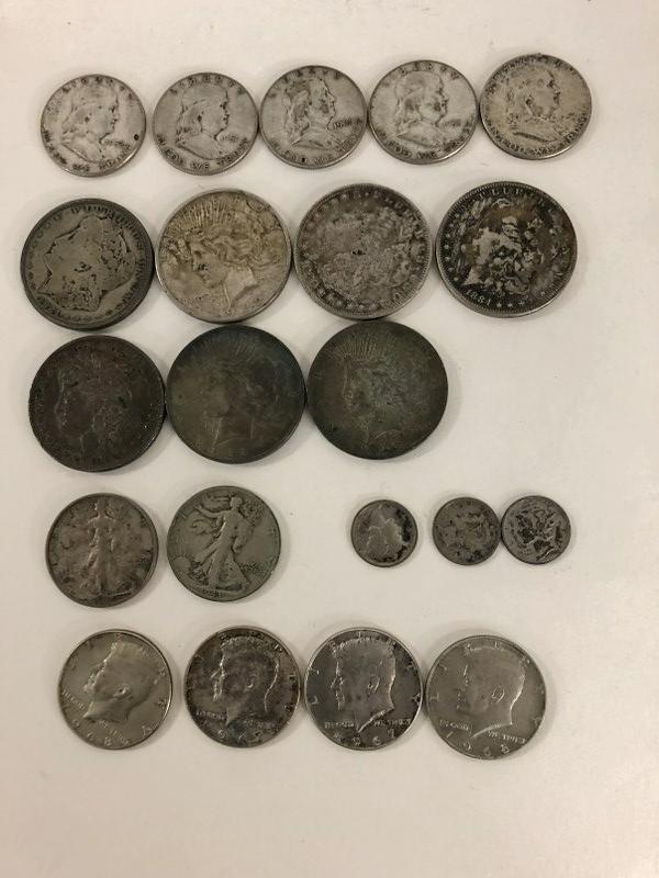 ESTATE LOT SILVER COINS INCL. (3) MERCURY DIMES, (4): ESTATE LOT SILVER COINS INCL. (3) MERCURY DIMES, (4) KENNEDY HALVES (2) 1967 & (2) 1968, (3) WALKING LIBERTY HALVES, (5) FRANKLIN HALVES, & (7) SILVER DOLLARS (1921, 1882, 1884, 1922, 1922, 1880 & 192