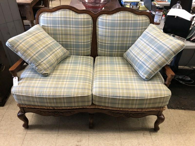 EMERALD CRAFT DECORATIVE LOVESEAT W/PLAID UPHOLSTERY,: EMERALD CRAFT DECORATIVE LOVESEAT W/PLAID UPHOLSTERY, IN VERY GOOD ESTATE CONDITION, CARVINGS ON FRONT, CABRIOLE FEET, MEASURES 55" ACROSS, 27" DEEP AND THE BACK IS 39" HIGH