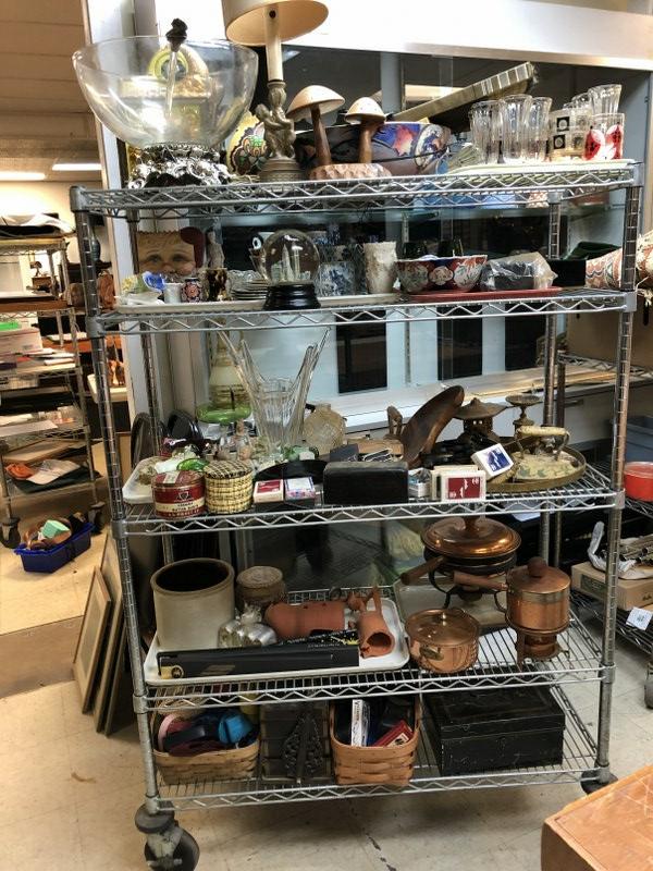 ESTATE CART LOT INCLUDES GLASSWARE, PORCELAINS, IRON: ESTATE CART LOT INCLUDES GLASSWARE, PORCELAINS, IRON ITEMS, COPPERWARE, SLOT MACHINE COOKIE JAR, ETC. GOOD LOT FOR DEALER TO SORT OUT.