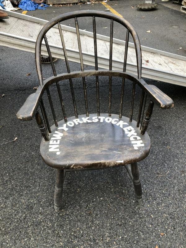 NEW YORK STOCK EXCHANGE OLD WINDSOR CHAIR, FROM LOCAL: NEW YORK STOCK EXCHANGE OLD WINDSOR CHAIR, FROM LOCAL ESTATE. GOOD STRUCTURALLY.